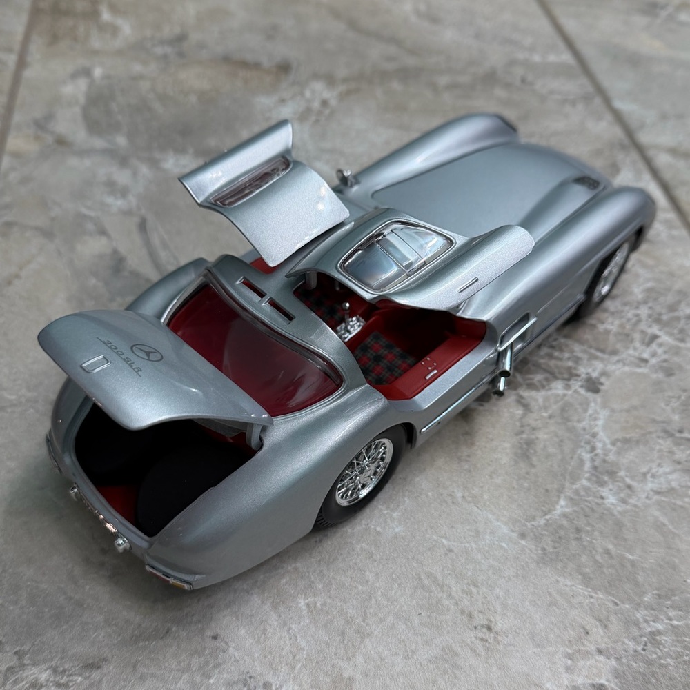 Set of 2 Mercedes Benz 300 SLR Silver Diecast Cars - Picture 6 of 12